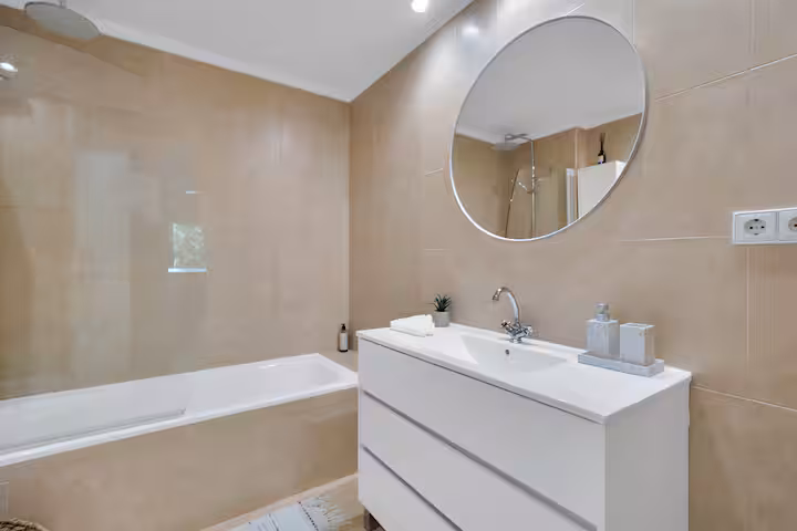 4d649235-49fe-4486-842b-86f4451506ba (1)